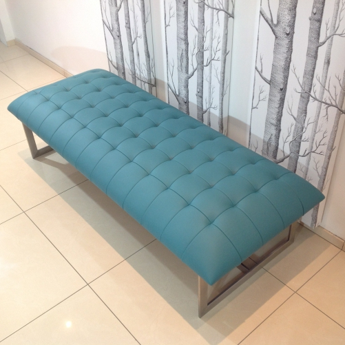 deep button leather bench