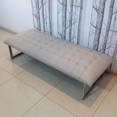 deep button leather bench
