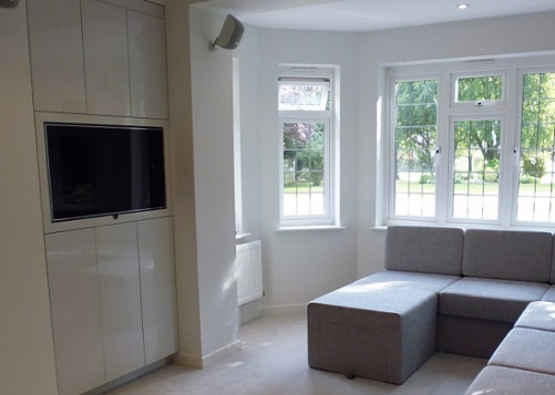 High gloss TV wall